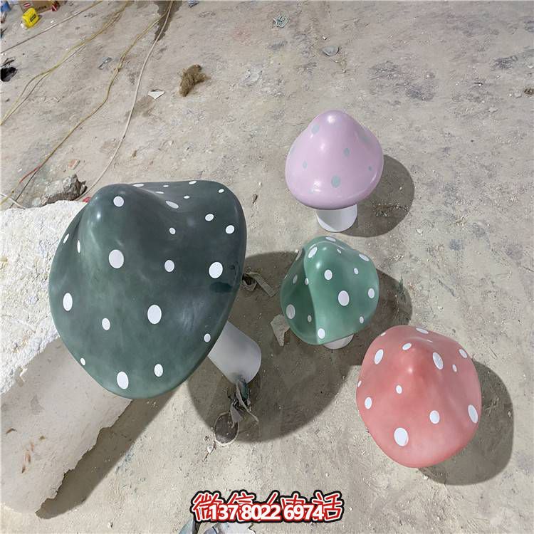 藝術玻璃鋼卡通蘑菇雕塑，點綴你的公園