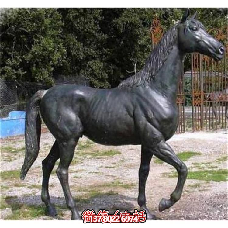 玻璃鋼仿銅馬雕塑，為園林廣場增添獨特魅力