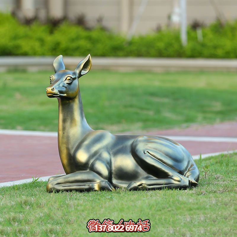 不銹鋼仿銅睡鹿雕塑，點(diǎn)綴戶外廣場(chǎng)草坪
