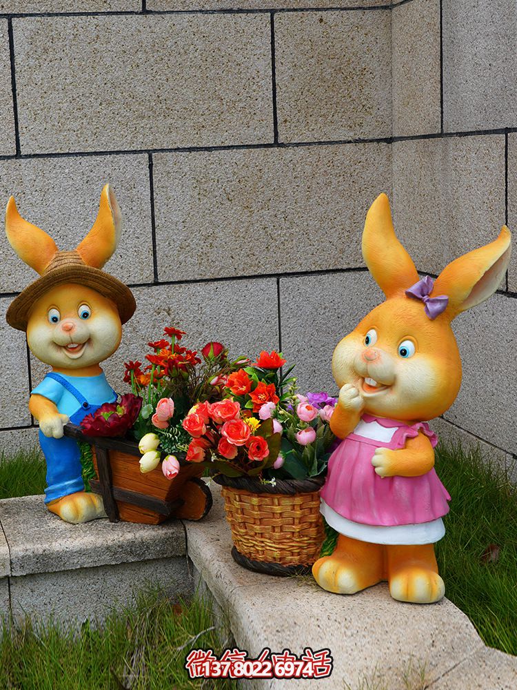 玻璃鋼彩繪只兔子雕塑，為庭院增添精彩