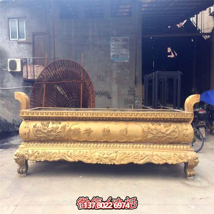 平口鍍金仿古香爐，為寺廟和戶外添彩