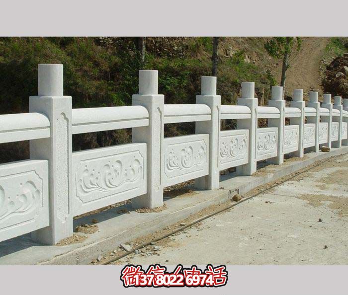 漢白玉欄桿石雕，為景區(qū)山道增添美感