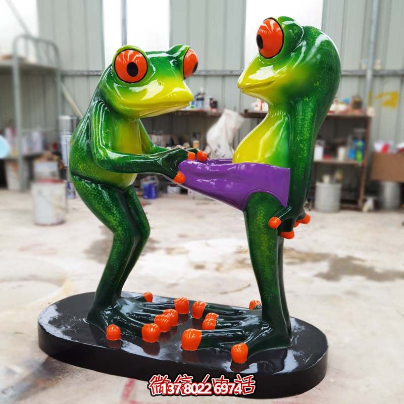 逗趣玻璃鋼青蛙雕塑，為景區(qū)增色不只