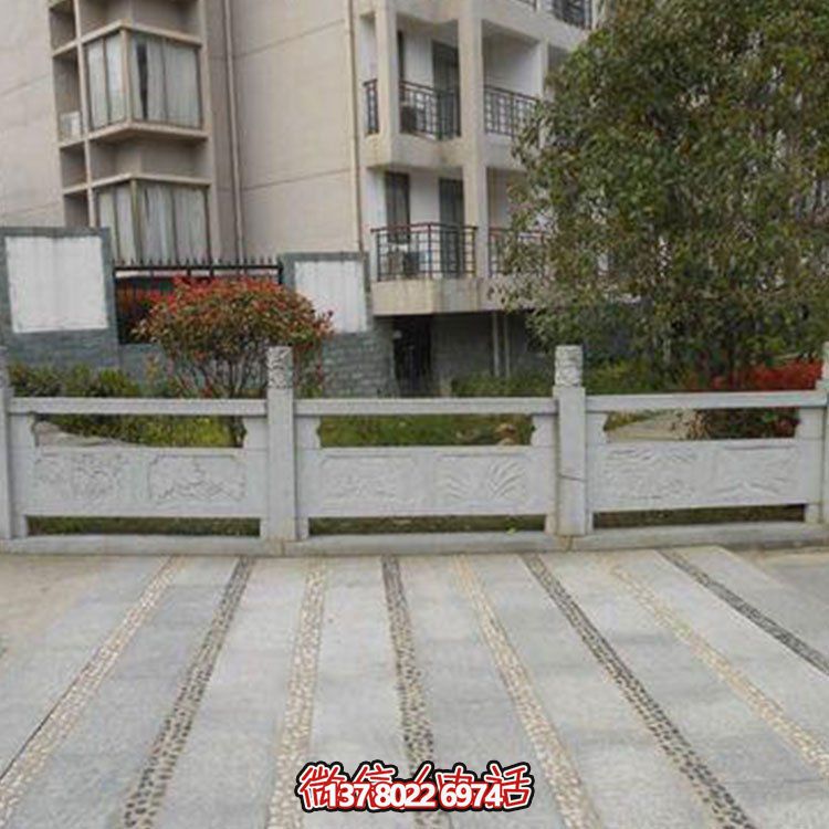 高品質(zhì)青石雕刻欄桿欄板，為您的小區(qū)裝飾添彩