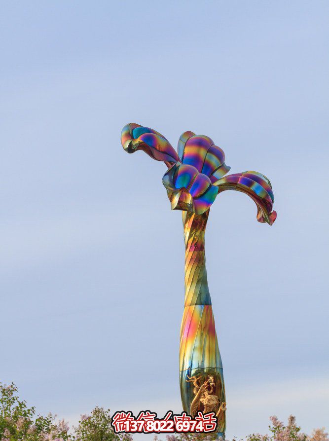 玻璃鋼藝術雕塑，點綴五彩花朵，為公園景觀帶來絢麗奪目的藝術氛圍