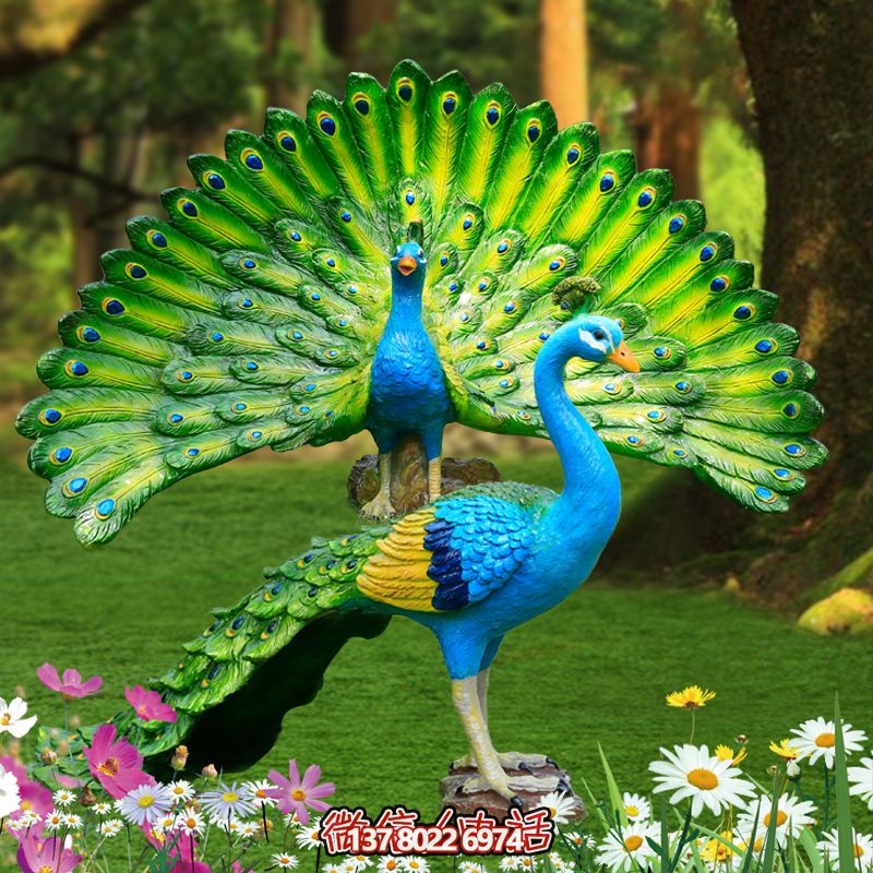 玻璃鋼彩繪孔雀雕塑，為公園草地增添靈動之美