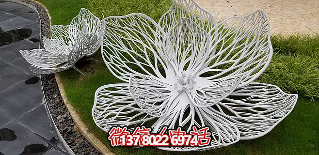 不銹鋼蓮花雕塑，鐵藝裝點(diǎn)戶外廣場(chǎng)