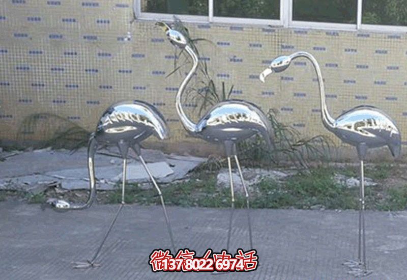 不銹鋼火烈鳥雕塑，完美擺放于室內外庭院