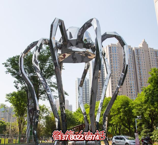 不銹鋼長腿螃蟹雕塑，為公園增添創(chuàng)意裝飾