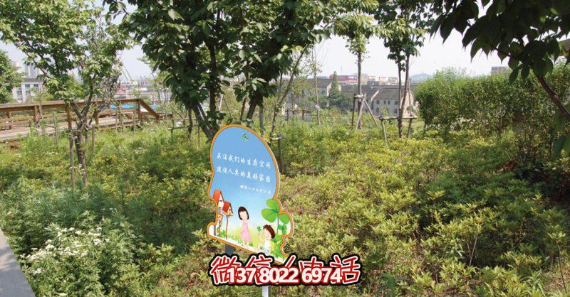 卡通不銹鋼環(huán)境愛護(hù)標(biāo)語牌雕塑