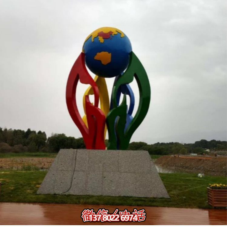 大型不銹鋼彩繪噴漆雕塑，為景區景觀廣場增色