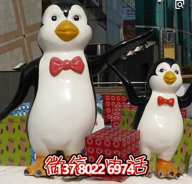 企鵝彩繪玻璃鋼雕塑，用美觀大方的藝術品裝點商場