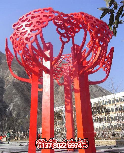 室內不銹鋼心形雕塑，點綴別墅景區(qū)美景