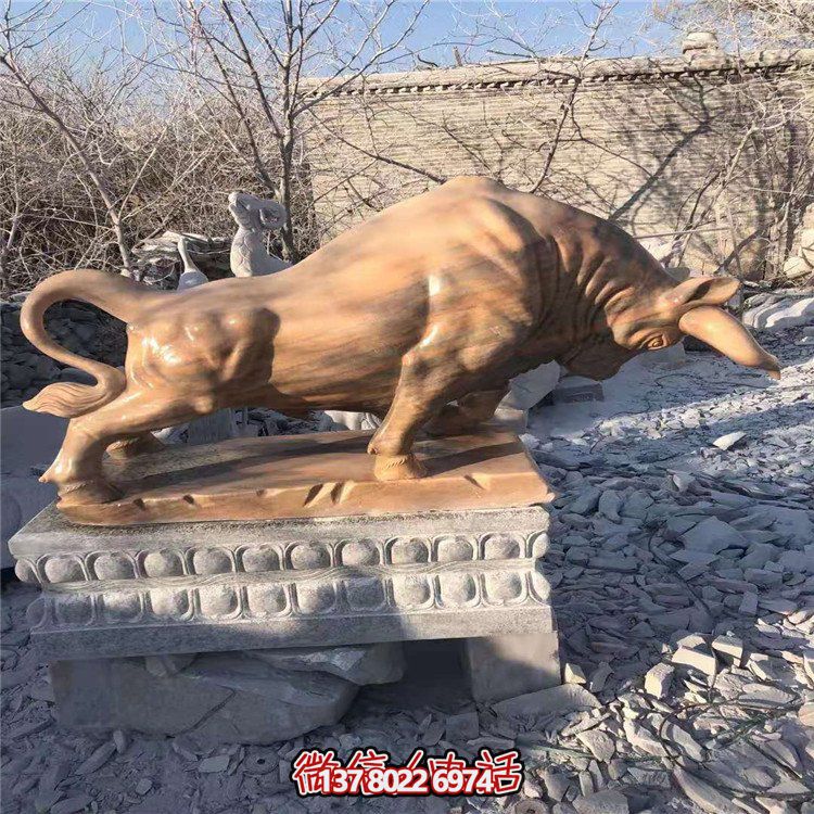 斗牛，晚霞紅大理石石雕牛