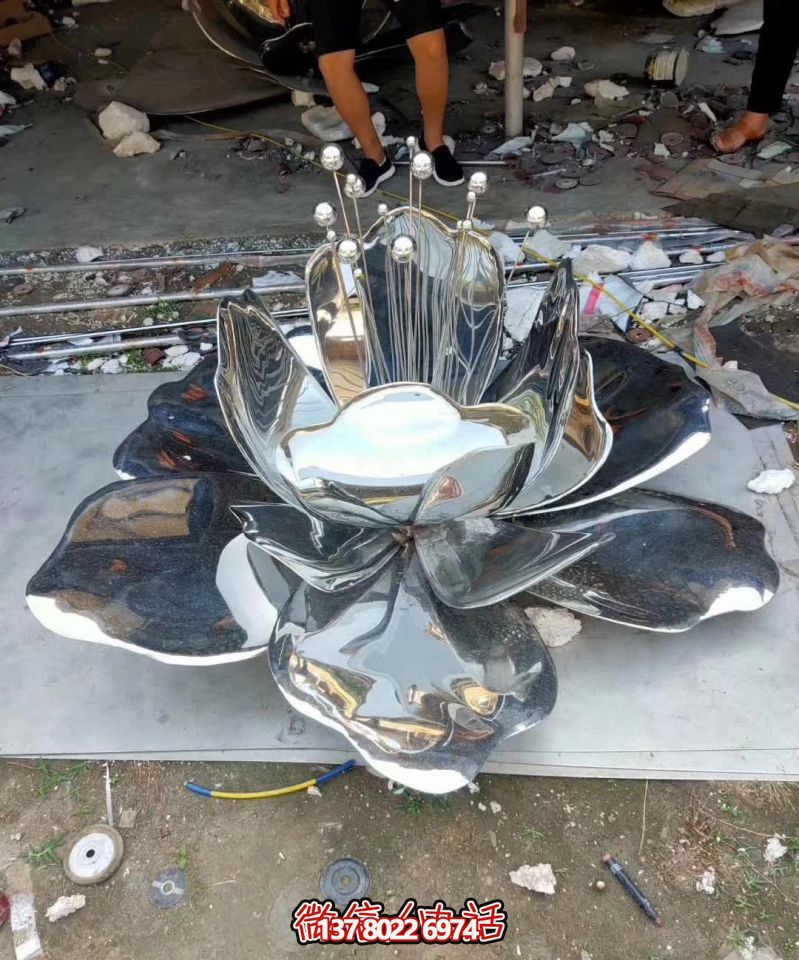 廣場抽象不銹鋼園林鏡面水仙花花朵雕塑 廣場抽象不銹鋼園林鏡面水仙花花朵雕塑