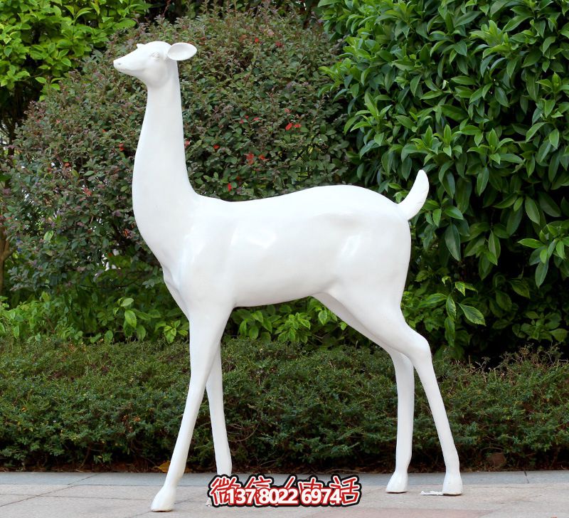 公園玻璃鋼一只行走的白色鹿雕塑 公園玻璃鋼一只行走的白色鹿雕塑