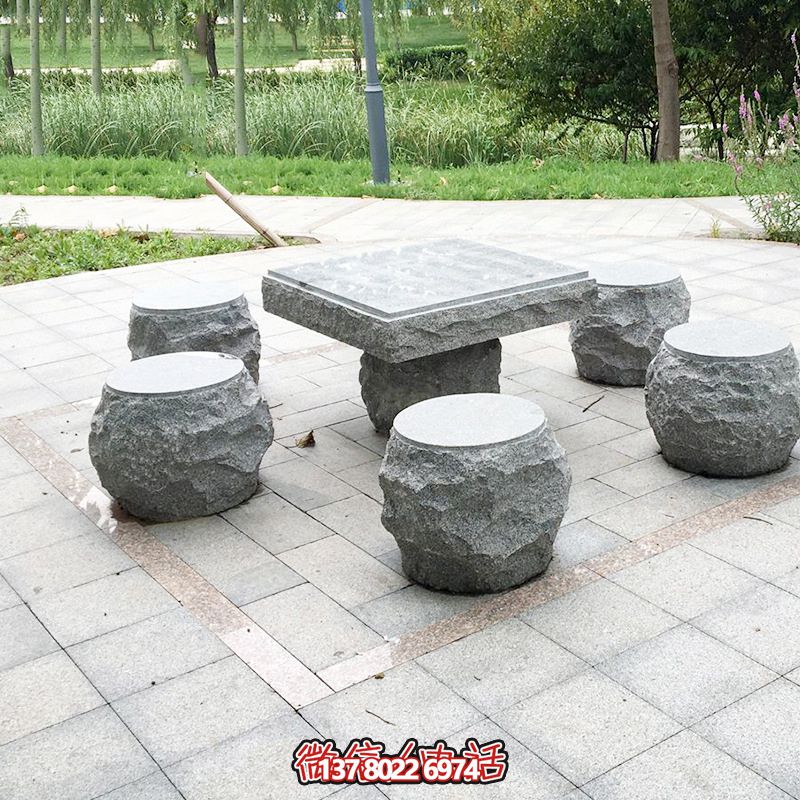 城市公園戶外擺放不規則石桌凳 城市公園戶外擺放不規則石桌凳